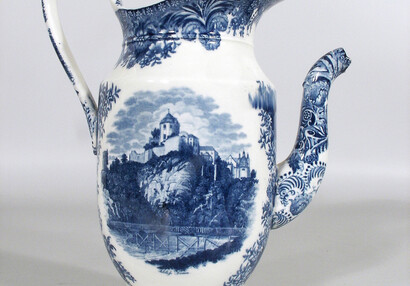 Printed jug – view of the chateau